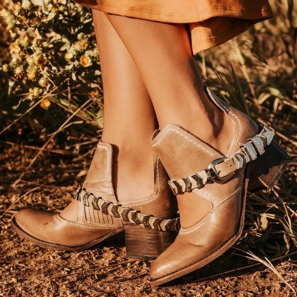 Freebird Boot Blade Slip-On Ankle Chevron Leather Western Almond-Toe Taupe 8 GUC - Picture 10 of 12